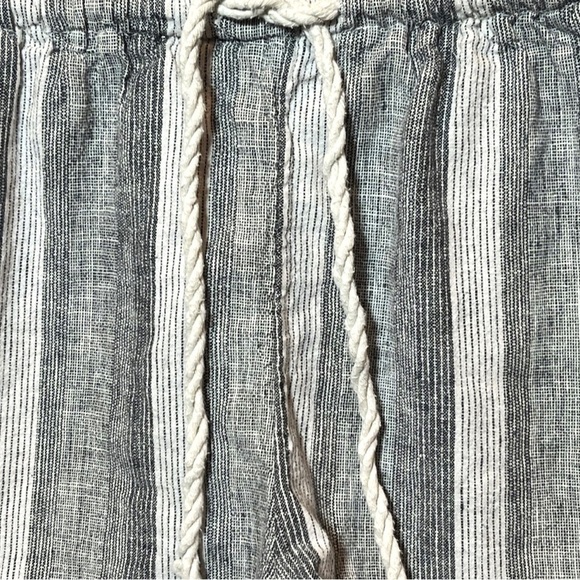 🎁 3 for $30 Mossimo Blue & White Cotton/Linen Striped Shorts Size Small - Picture 5 of 8
